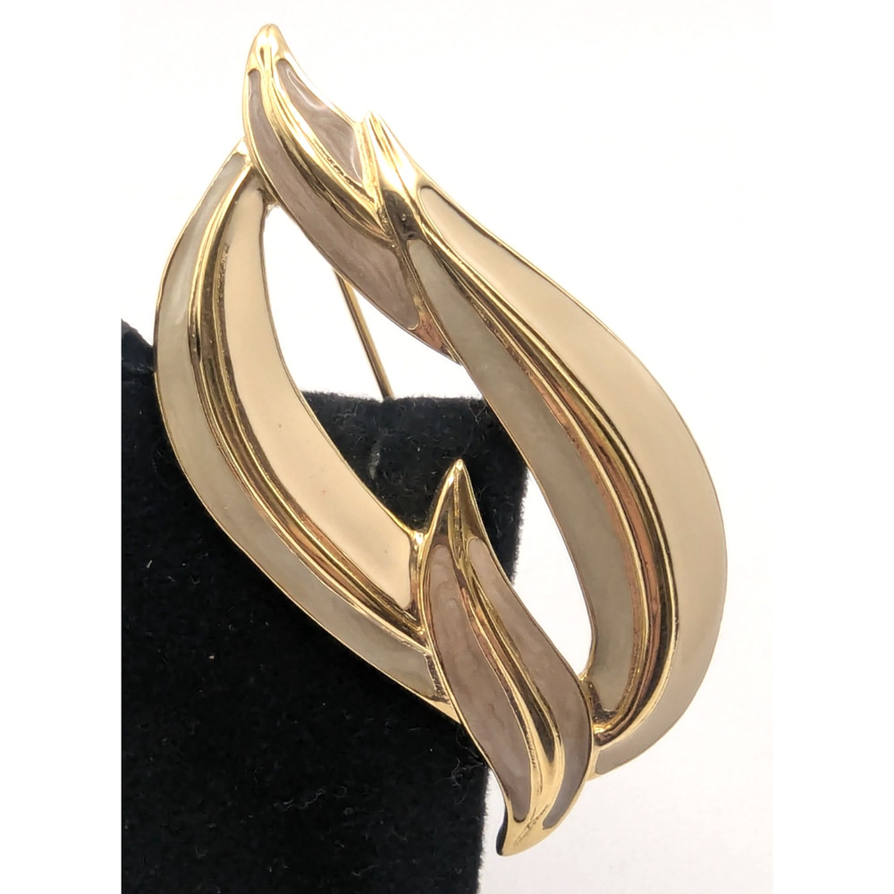 TRIFARI Gold Tone Leaf Brooch Abstract Modernist Signed Vintage Pin